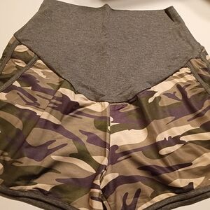 Gray & Camo Maternity Shorts Size Medium New
